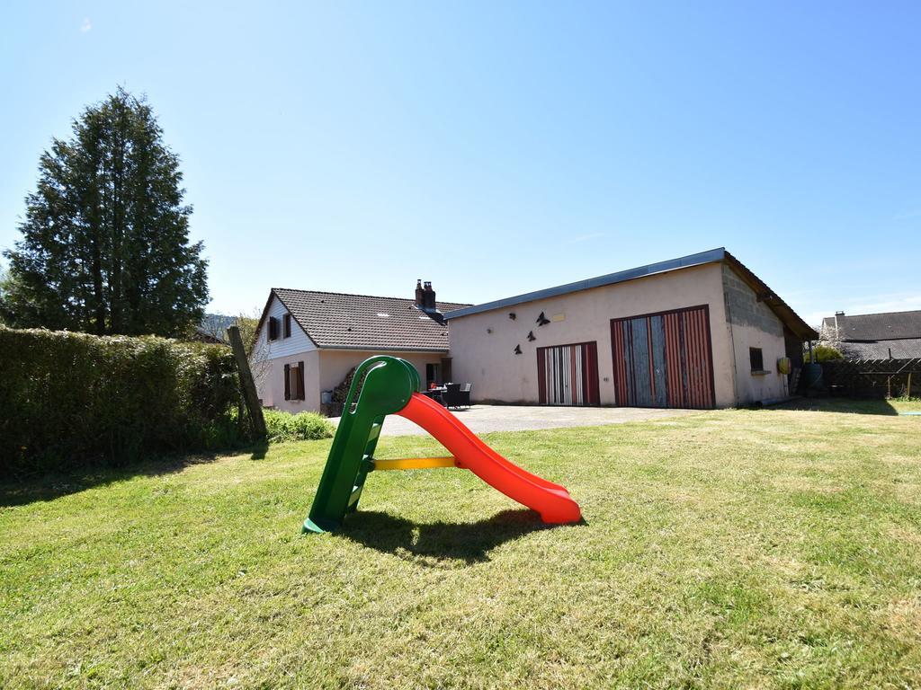Spacious Holiday Home With Sauna In Celles Sur Plaine エーグイスハイム エクステリア 写真