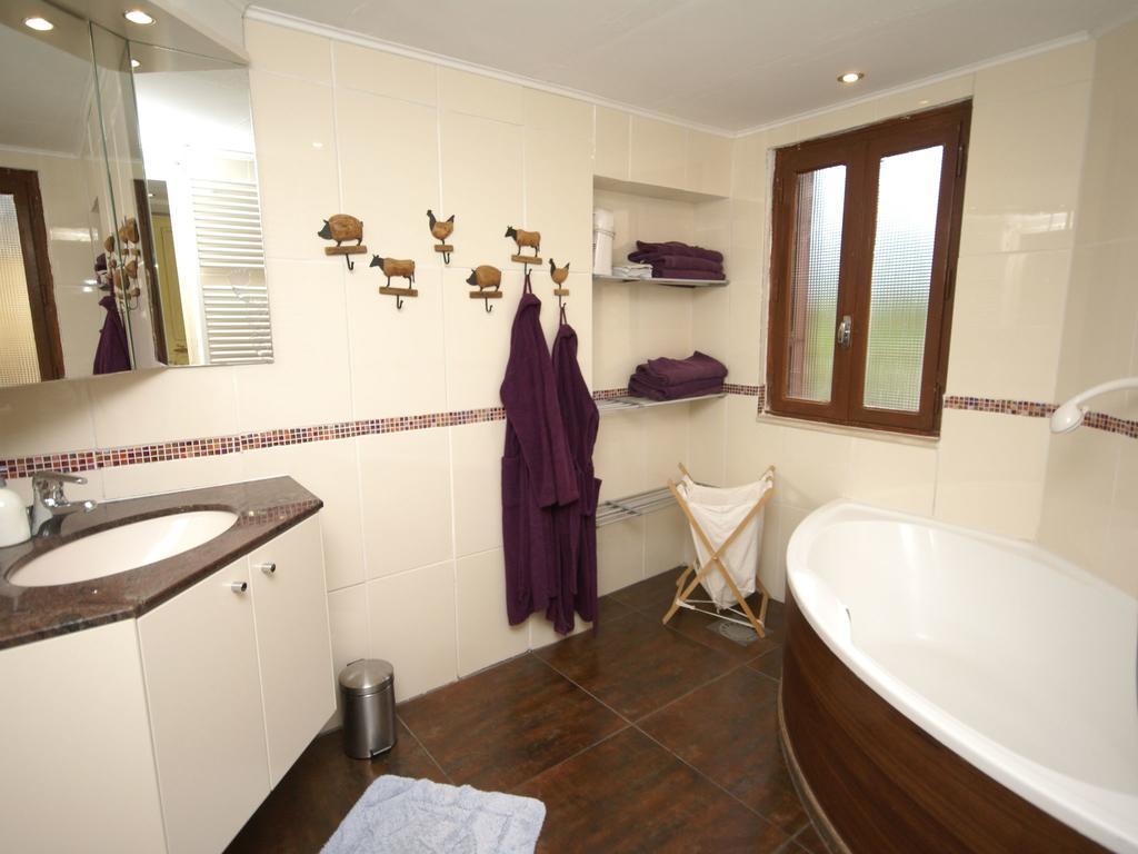 Spacious Holiday Home With Sauna In Celles Sur Plaine エーグイスハイム エクステリア 写真