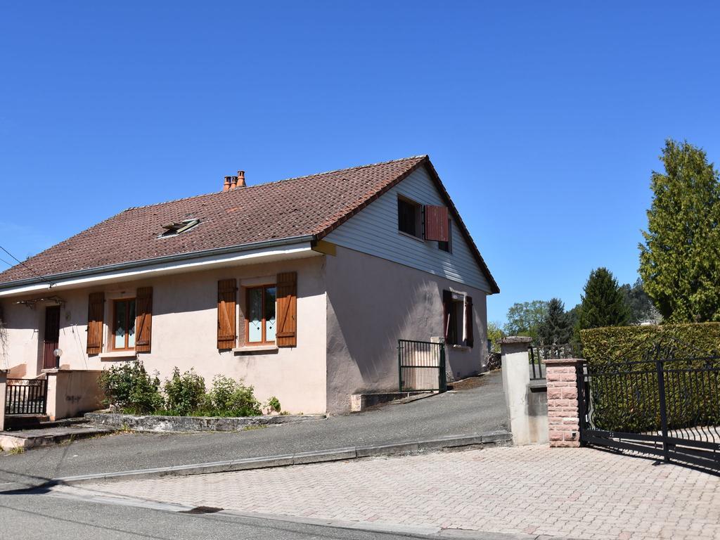 Spacious Holiday Home With Sauna In Celles Sur Plaine エーグイスハイム エクステリア 写真